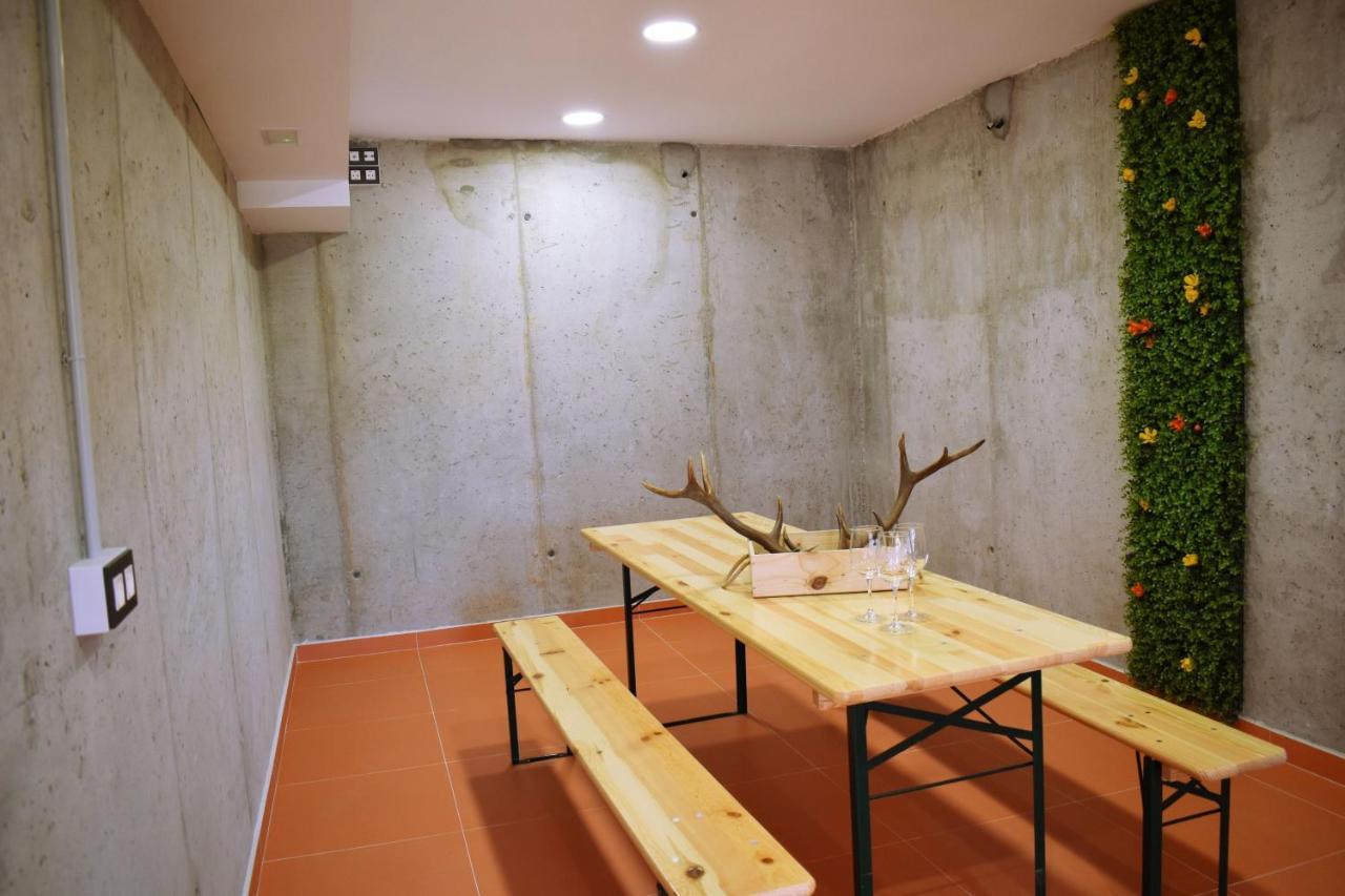 Albergue Hosting Duero Pesquera de Duero Exterior photo